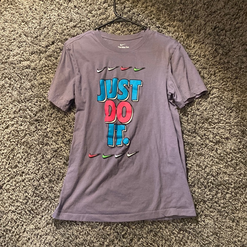 Nike graphic tee size small